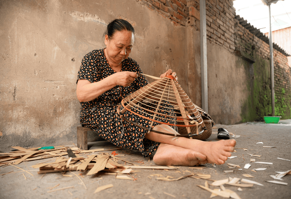 Non La is handwoven, mainly using palm leaves and bamboo slats (Source: Canva)